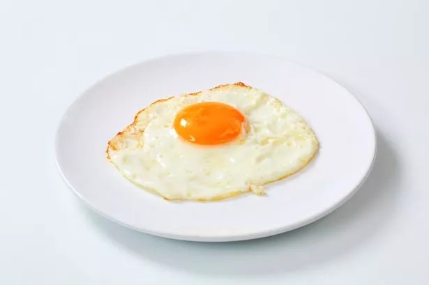 O truque definitivo para o café da manhã: ovos fritos perfeitos sem frigideira, em apenas três minutos