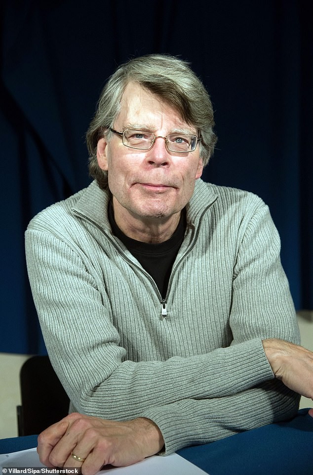Bilan choc: 6 870 livres retirés et Stephen King en tête des bannis