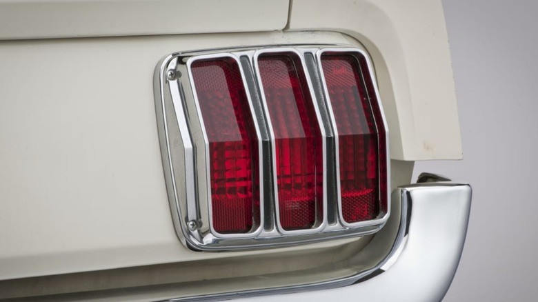 La première Mustang, châssis numéro un, quitte les mains d'un concessionnaire et revient à Ford