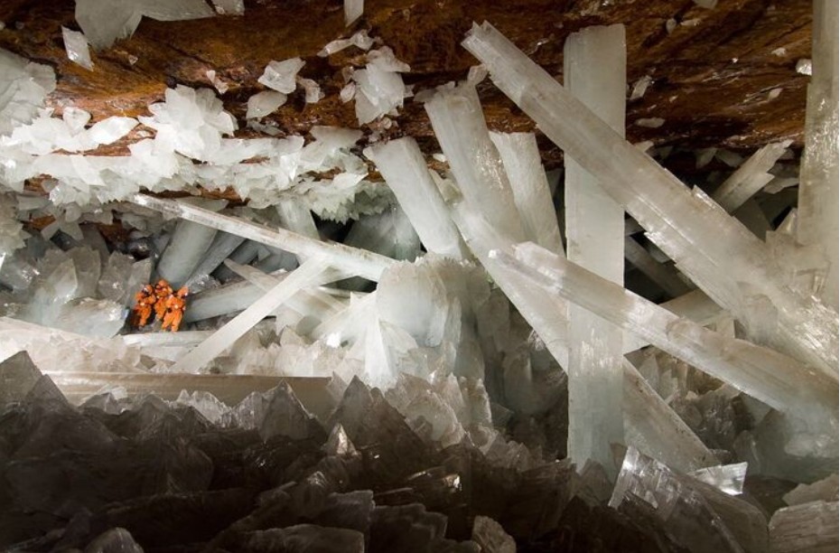 A Contested Legacy: What Should We Do With a 26-Million-Year-Old Crystal Hall?