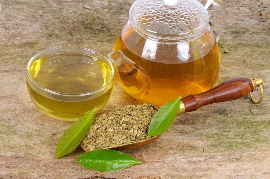 保留咖啡因的替代来源：茶类与马黛的提神之道