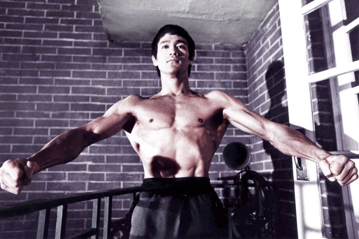 Bruce Lee Would Laugh at Modern Bodybuilding: Real Power Is What Your Muscles Can Do, Not How Big They Look
