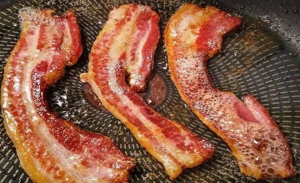 Entre gustos: unos prefieren el tocino ligero y masticable; otros exigen un crujido total