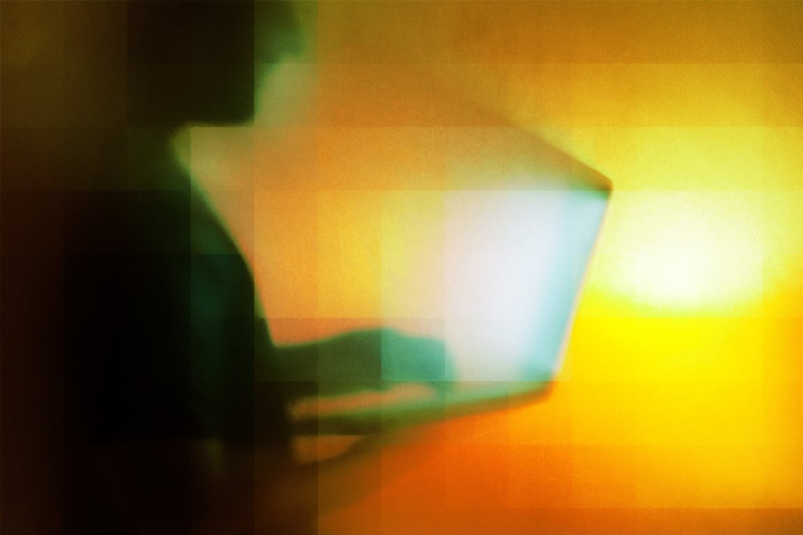 Stalker ya usa Sora 2 de OpenAI para acosar a una periodista: videos deepfake, cientos de cuentas y miedo real