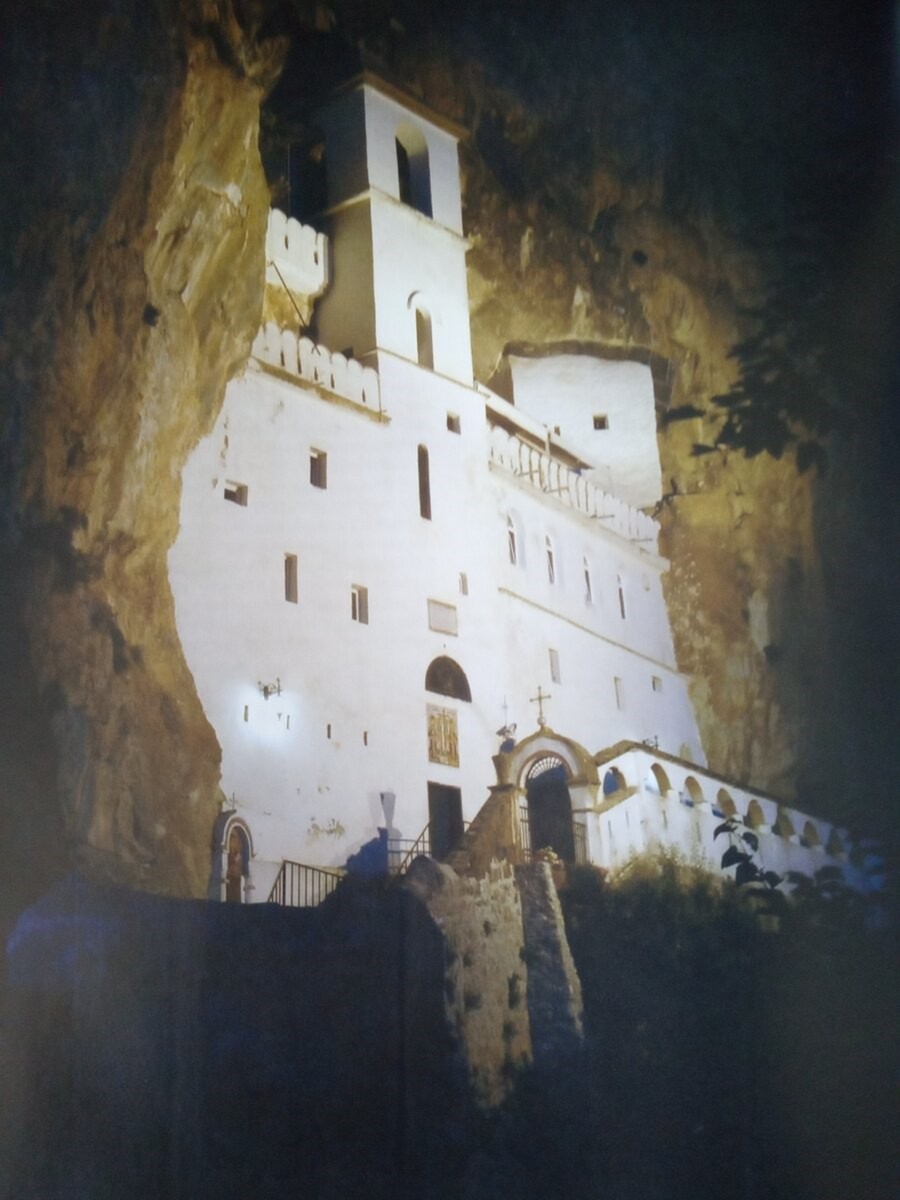 Острошкиот манастир: засолниште, чудотворно место и симбол на истрајност