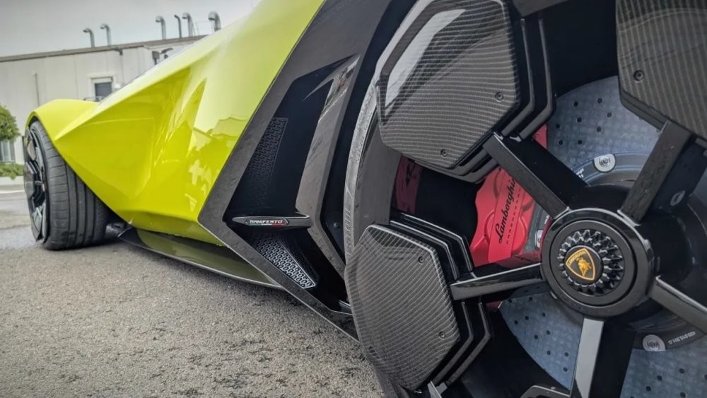 Lamborghini kündigt Batmobile-ähnliches Supercar-Konzept Manifesto an