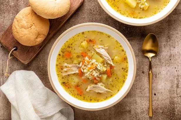 Топлата тајна на највкусната пилешка супа – едноставна состојка што готвачите ја обожуваат, а домаќините ретко ја знаат