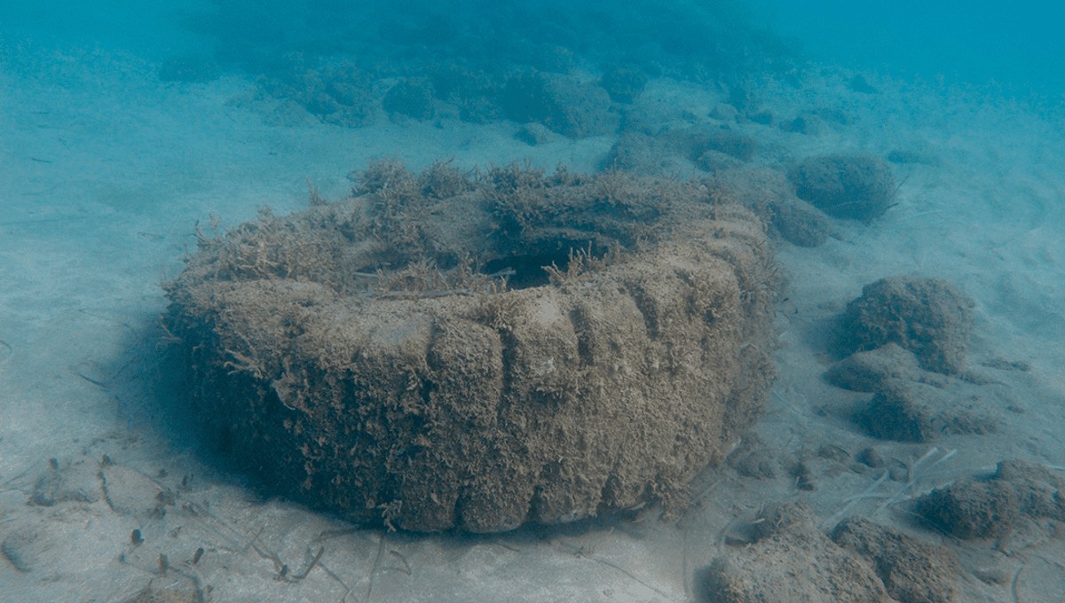 O plano ambicioso do Exército: despejar 2 milhões de pneus no fundo do oceano