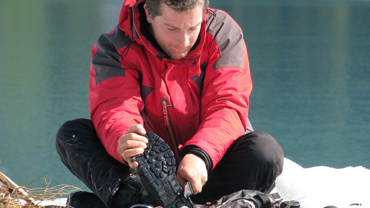 Survivir a cualquier precio: la gran mentira de Bear Grylls sale a la luz