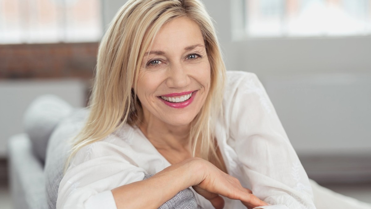 The Path to a 40-Something Woman’s Heart Isn’t Closed — Here’s How to Earn Her Attention Without Tricks