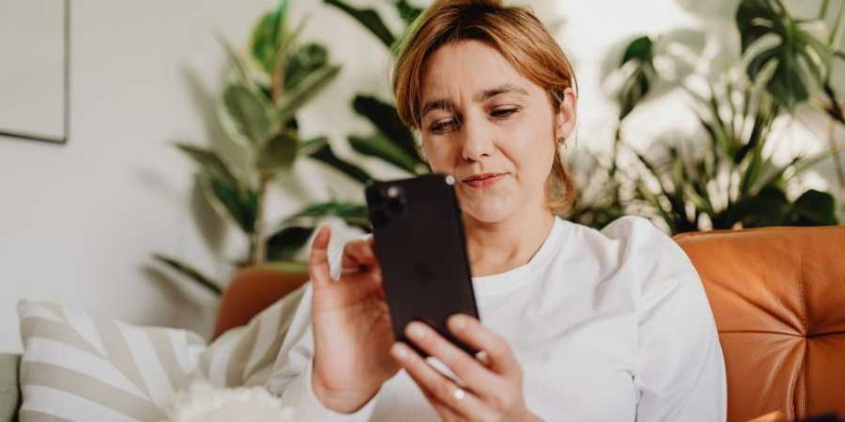 Grayscale : et si mettre votre écran en noir et blanc vous libérait enfin de l’addiction au smartphone