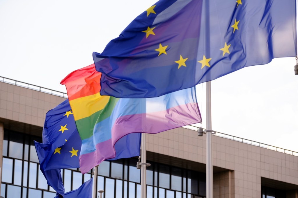 Was der Entwurf vorschlägt: Selbstbestimmung statt Alter und Rechtskennung ohne Arztgutachten (EU-Ebene)