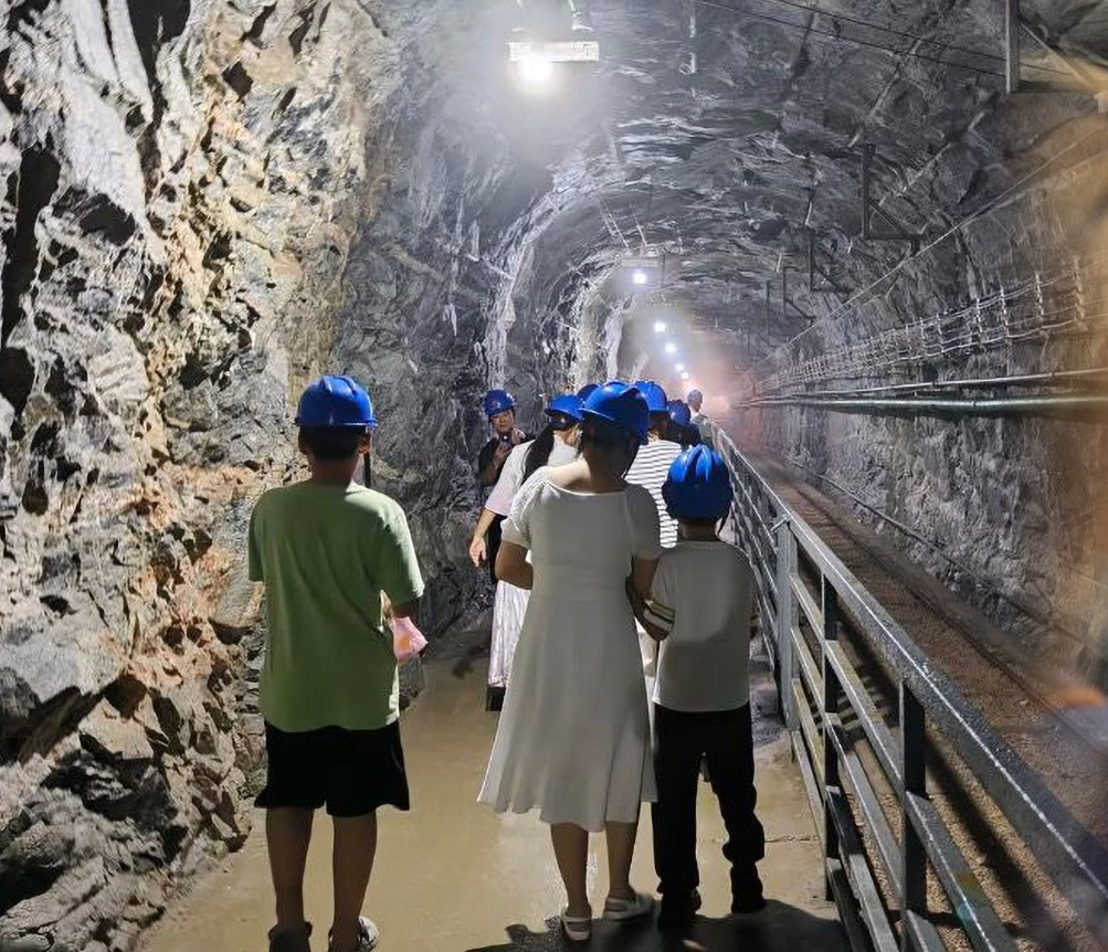 Na China, a corrida do ouro não é mineração — é turismo de lavagem que explode entre os viajantes