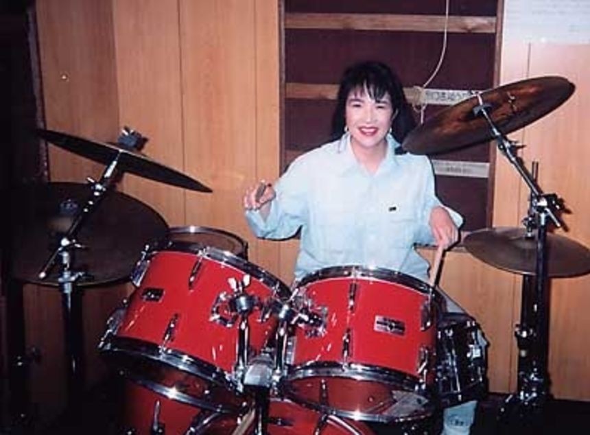 Schlagzeug, Skandale und Japans mögliche erste Premierministerin: Sanae Takaichi, die Heavy Metal liebt und Stress mit Musik bekämpft