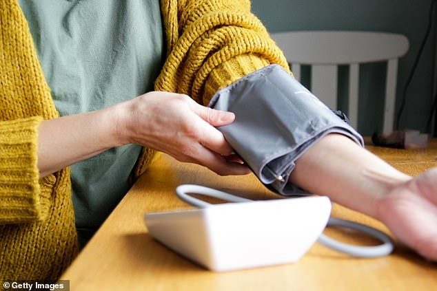 Un tiers des adultes au Royaume-Uni vit avec l’hypertension — et cela peut se terminer en drame si vous n’agissez pas.