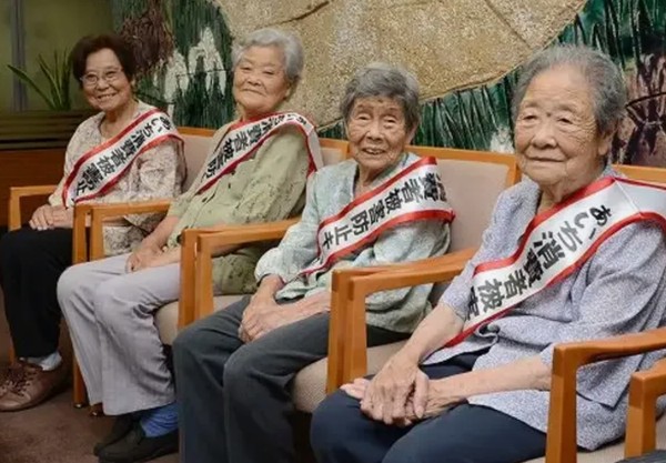 监狱中的照护者：警卫变成临时照护者