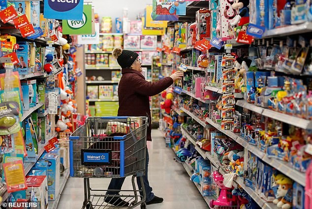 Цените во продавниците ќе растат, но Walmart ветува дека ќе ги држи што е можно пониски за клиентите