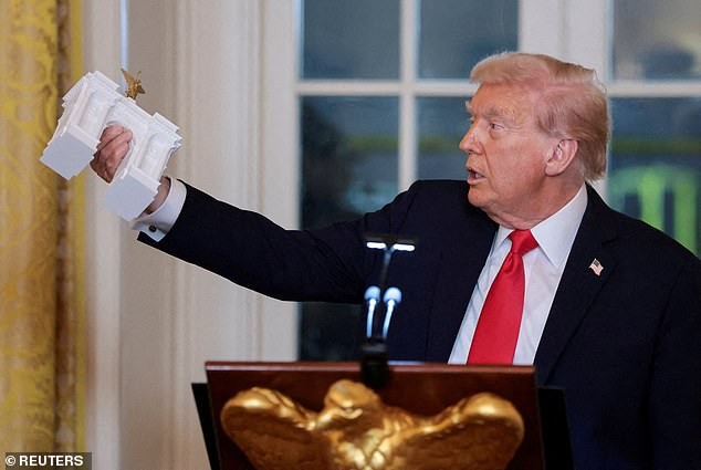 La revelación en la East Room: el modelo cobra vida