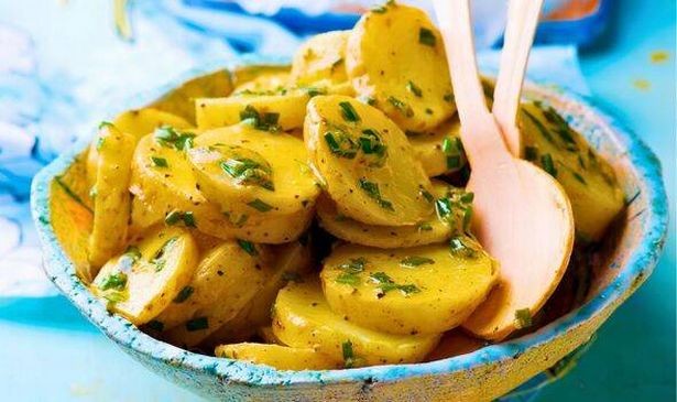步骤大公开：切块、煮熟、打乳化酱、拌匀再静置
