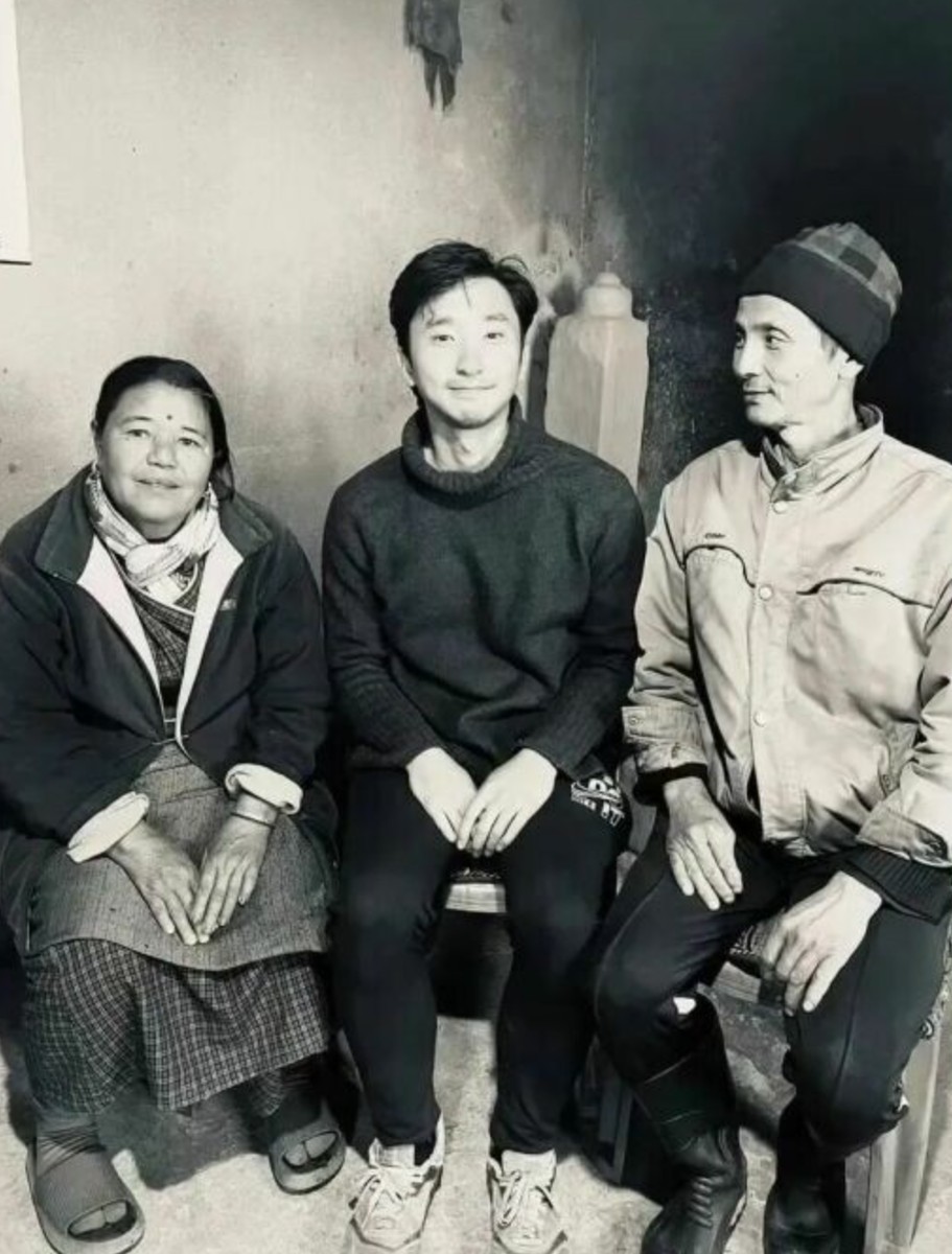 Five Degrees, a High-Powered Life, and a Tent: Why a Well-Off Chinese Man Chose Homelessness