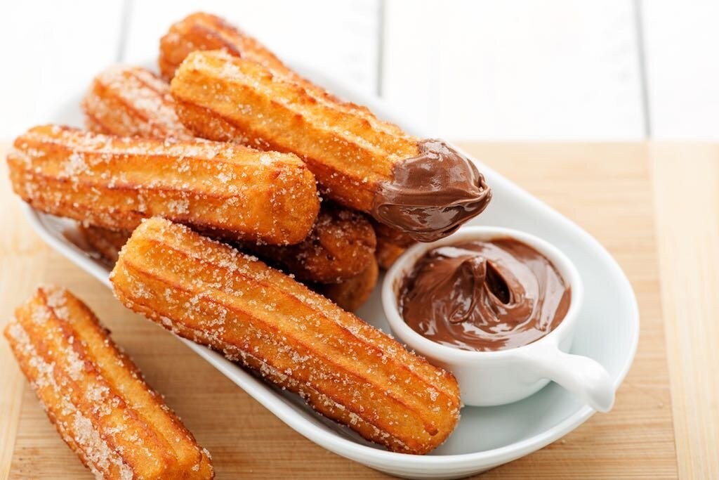 历史脉络：从 XV 世纪的蜂蜜 churros 到 XIX 世纪的国民甜点