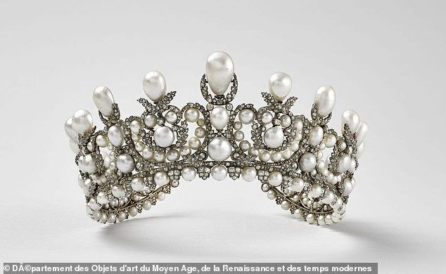 Daylight Heist at the Louvre: Four criminals in hi-viz vests raid Napoleon’s jewels in seven minutes