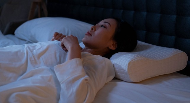 Науката препорачува когнитивна бихејвиорална терапија за несоница, која се совпаѓа делумно со војничкиот метод