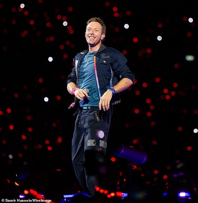 Fim de quase uma década: Dakota Johnson e Chris Martin encerram o relacionamento; noivado confirmado em junho de 2025