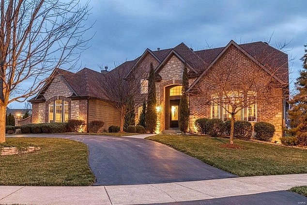 Кони Бобо, лидер на New Heights во Мисури, обвинета за присвојување 10 милиони долари од детска програма за храна