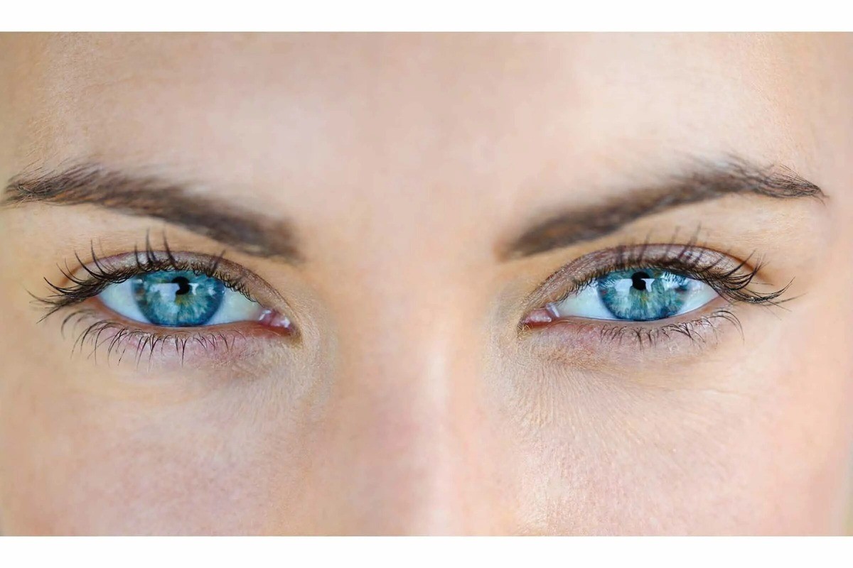 Brown eyes: Confidence, warmth, and the heart of a group