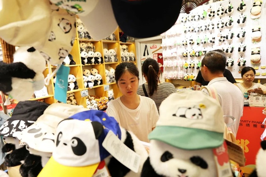 Прв пат од 2023: Драматичен пад на онлајн купувањето во Кина и зошто младите штедат