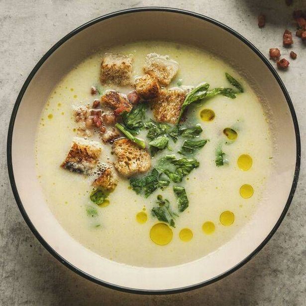 Оваа кремаста супа од карфиол е вистинска утеха во чинија: еден едноставен додаток ѝ дава магичен вкус