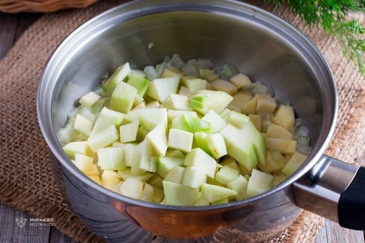 Клучната тајна – додадете јаболко за кисело-сладок баланс и кремаста текстура