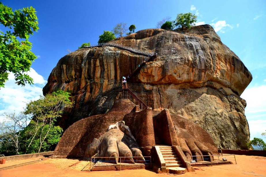 Зошто Сигирија се градела како одбрана и предизвик за демонскиот владар