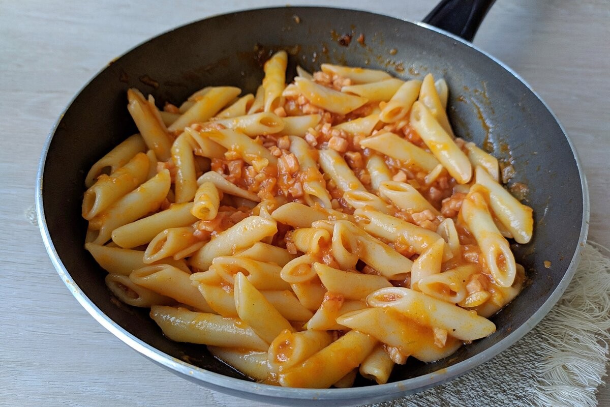 A Simple Sauce: Tomato Paste, Water, Salt, Pepper—and a Hint of Sugar