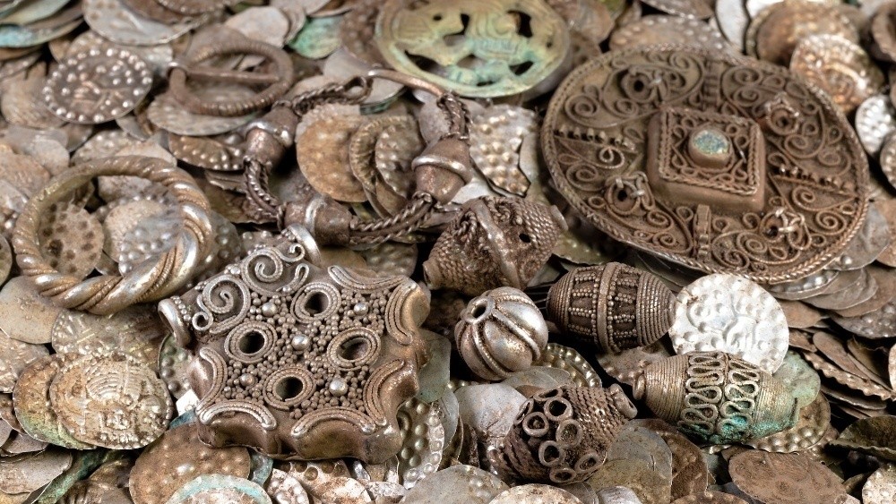 Six Kilograms of History: A Copper Pot Grave Reveals a 12th-Century Hoard