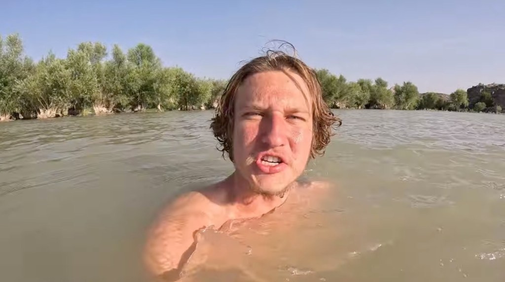 Незаконски контакти: 90 племиња под директна закана од инфлуенсери, туристи и мисионери