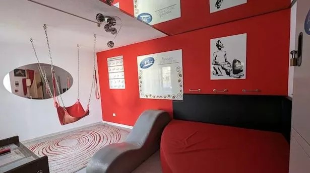 Цита Мол: Шопинг центар кој ноќе станува центар на свингерската сцена и организира оргии