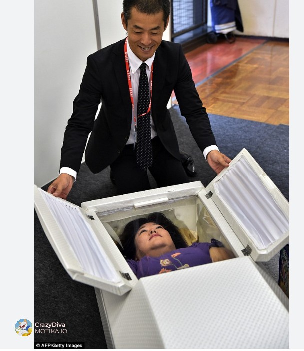 Фестивал на смртта во Токио: лежи во ковчег за 1100 јени и запознај го сопствениот крај