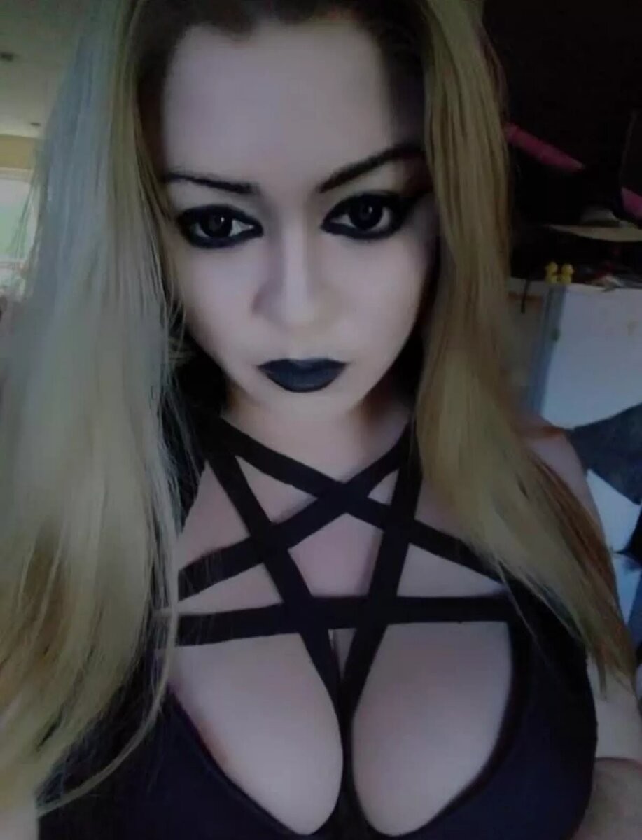 Ela comprou a boneca mais assustadora da Grã-Bretanha e agora vive sob perseguição