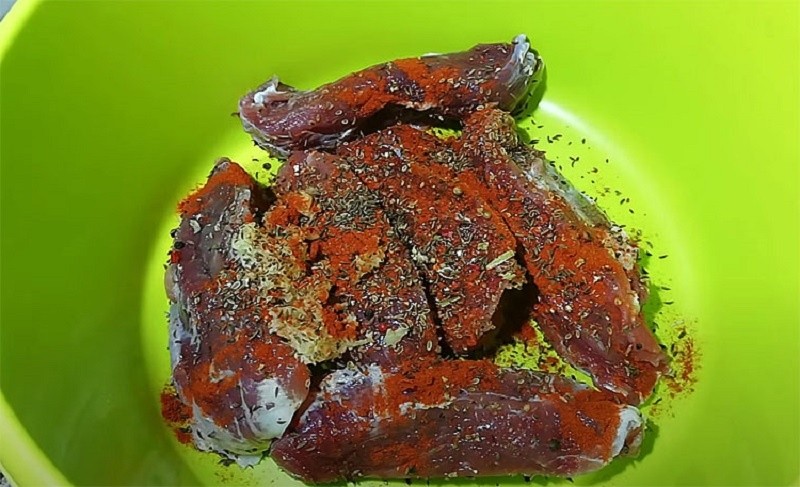 Зачините ги даваат специфичните ароми – комбинации за секој вкус, а лукот е задолжителен