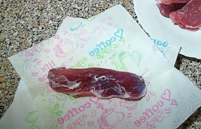 Класичен рецепт за домашно сушено месо: потребни продукти – минимални, резултатот – совршен