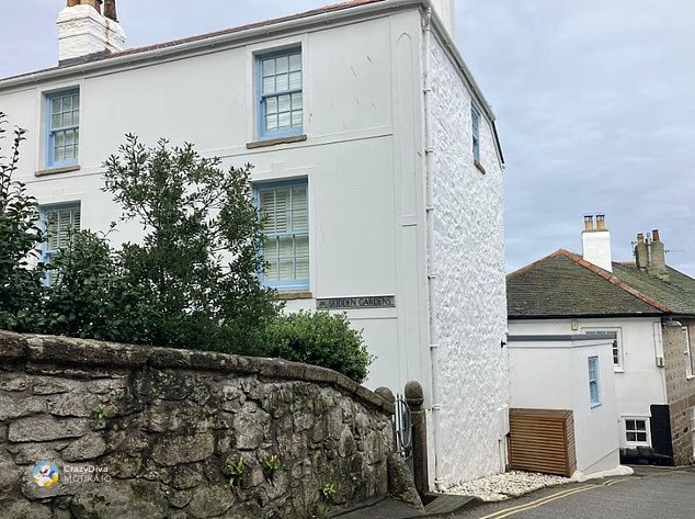 Некои соседи емпатија, други им ги раскажуваат деталите: Полицијата го изнела мигрантот од куќата