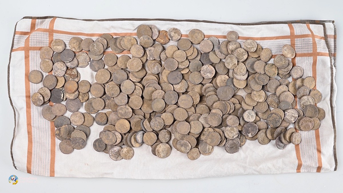 Археолозите продолжија истражувањето и открија уште неколку монети на местото на првичниот пронајдок