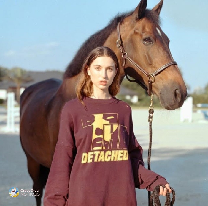 Од јавање до модни инаугурации: Ив беше призната како еден од најдобрите јавачи во светот пред да стане лице на Louis Vuitton