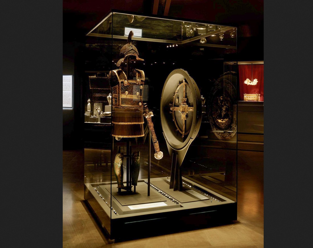 Две простории исполнети со злато, оружје и ретка фреска од лов на лав – докази за кралска моќ