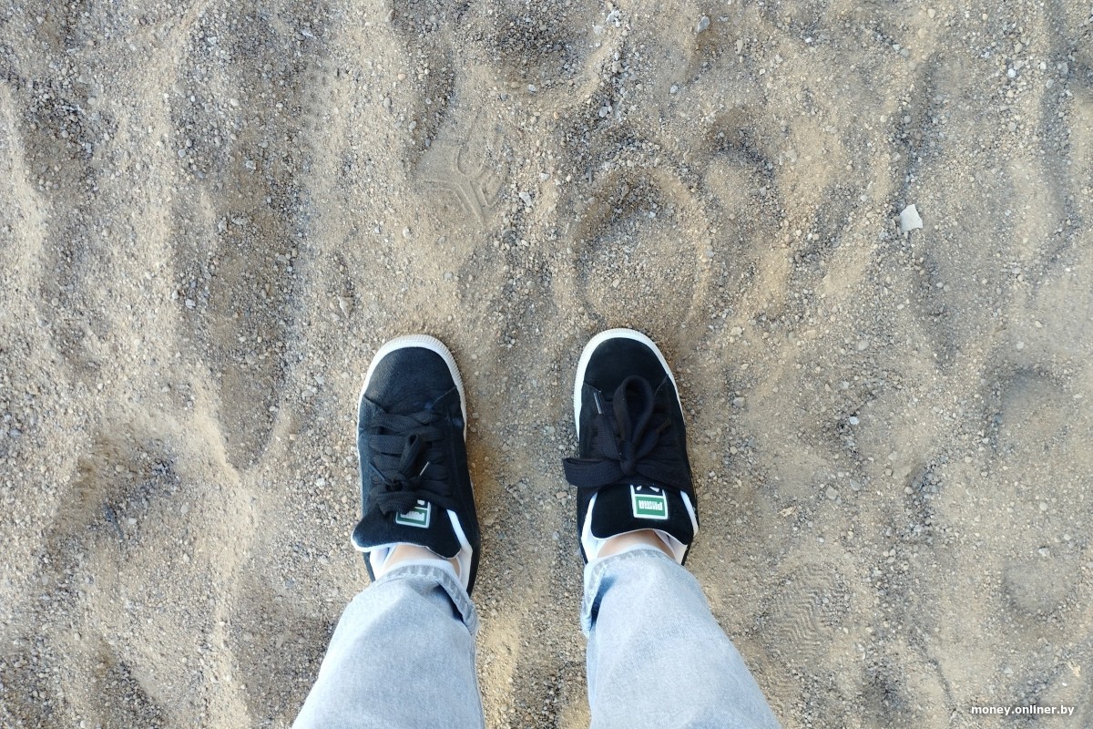 Фалсификат и оригинал – првите промени по еден и пол месец: избледени логоа, тенки влошки и први дупки