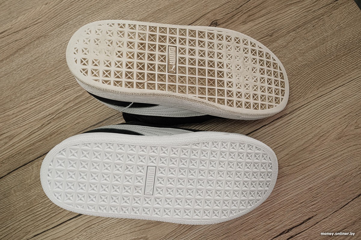 Врвките, гумата и спојот на материјалите – фалсификатот полека се одлепува, оригиналот ја губи бојата на логото