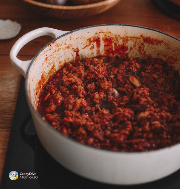 Состојките се спојуваат – Мирис на запржен зеленчук и балансирани зачини го откриваат вистинскиот вкус на сосот