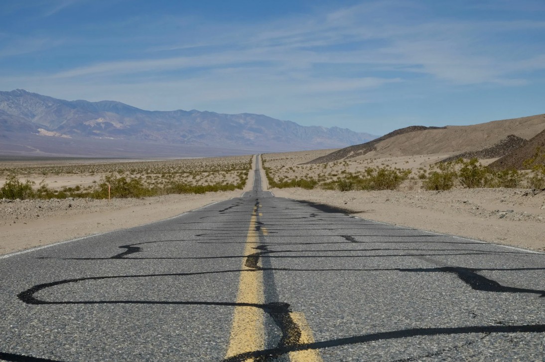 Долина на смртта, Калифорнија – Пекол од 56,7°C каде што дури и техниката откажува